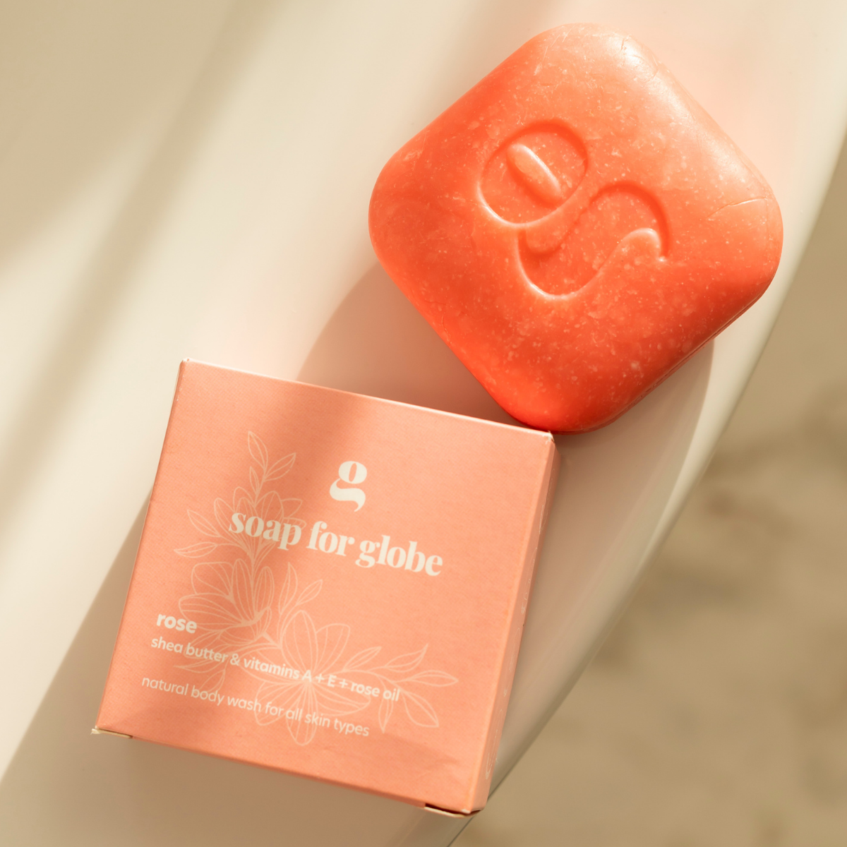 Prezent na Walentynki dla niej - kosmetyki, które rozpieszczają przez cały rok