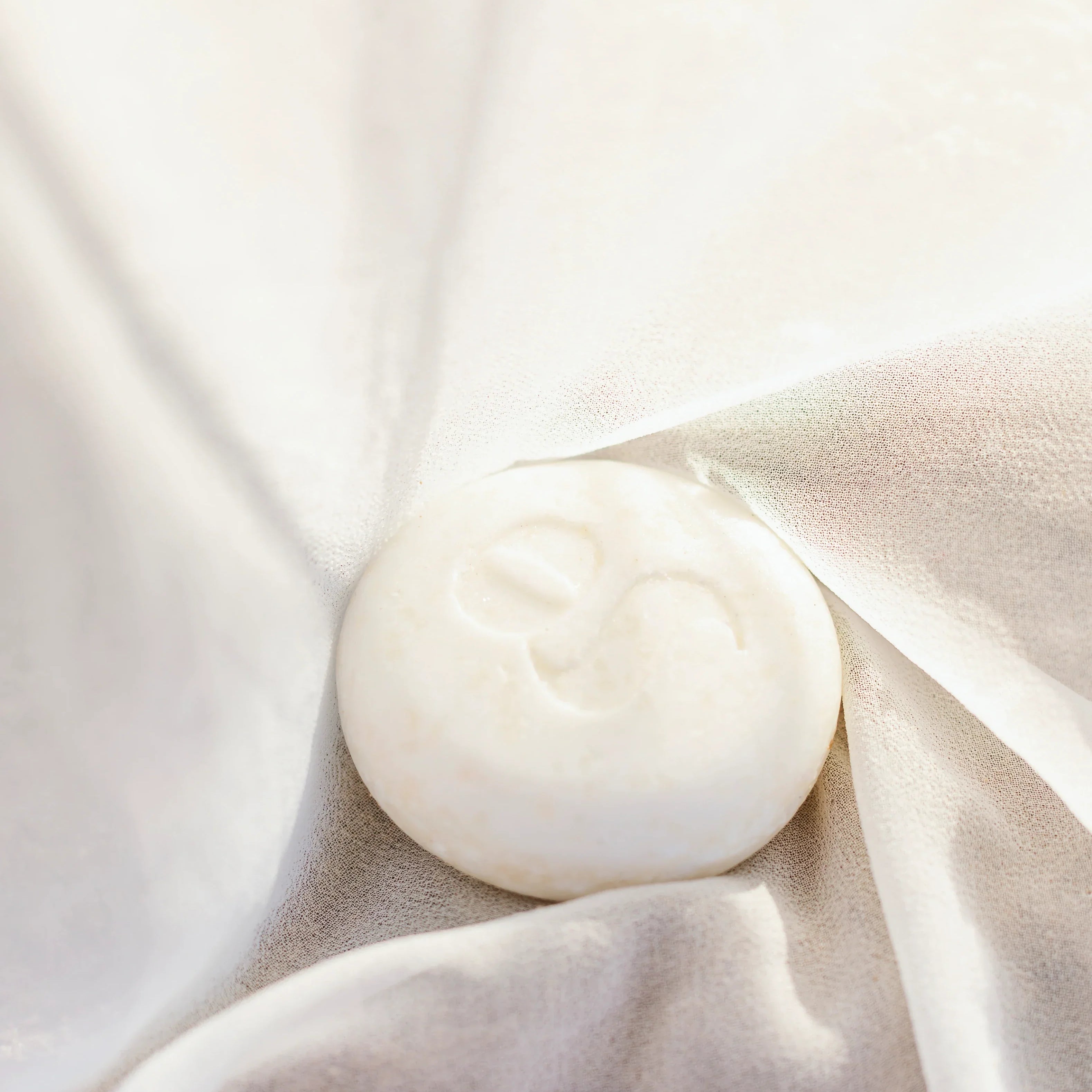 Dlaczego nie wszystkie włosy od razu pozytywnie reagują na zmianę pielęgnacji na szampony w kostkach?