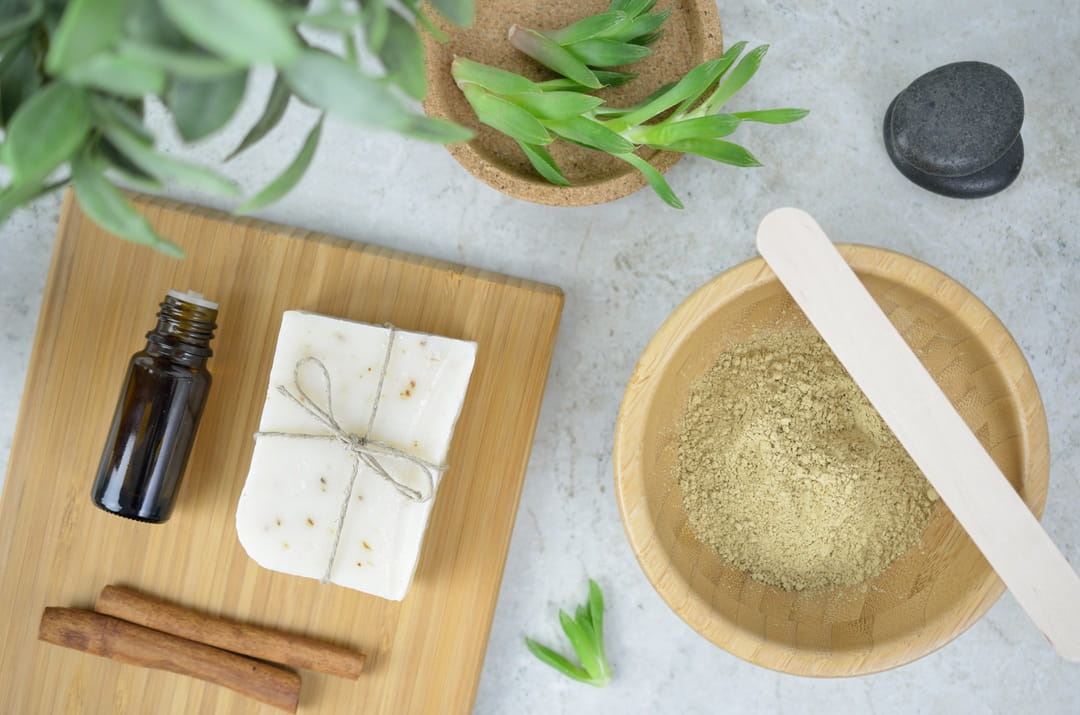 Czy naturalne kosmetyki są skuteczne przy problemach skóry głowy?